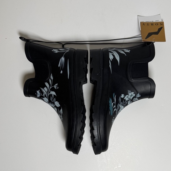 NORTY NWT Women's Black Blue Floral Ankle Rain Boots Treaded Slip On Size 9 - Picture 5 of 10